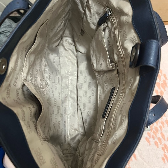 Authentic Michael Kors Purse - Picture 11 of 12